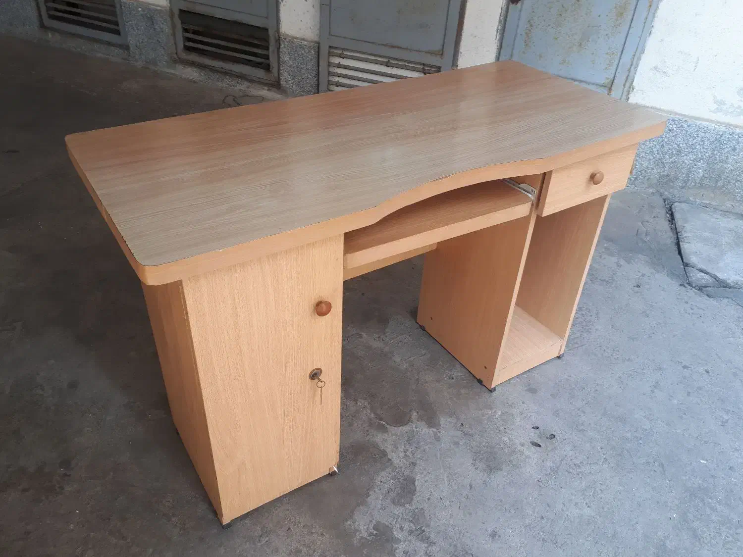 میز کامپیوتر و تحریر|میز تحریر و کامپیوتر|رشت, باهنر|دیوار