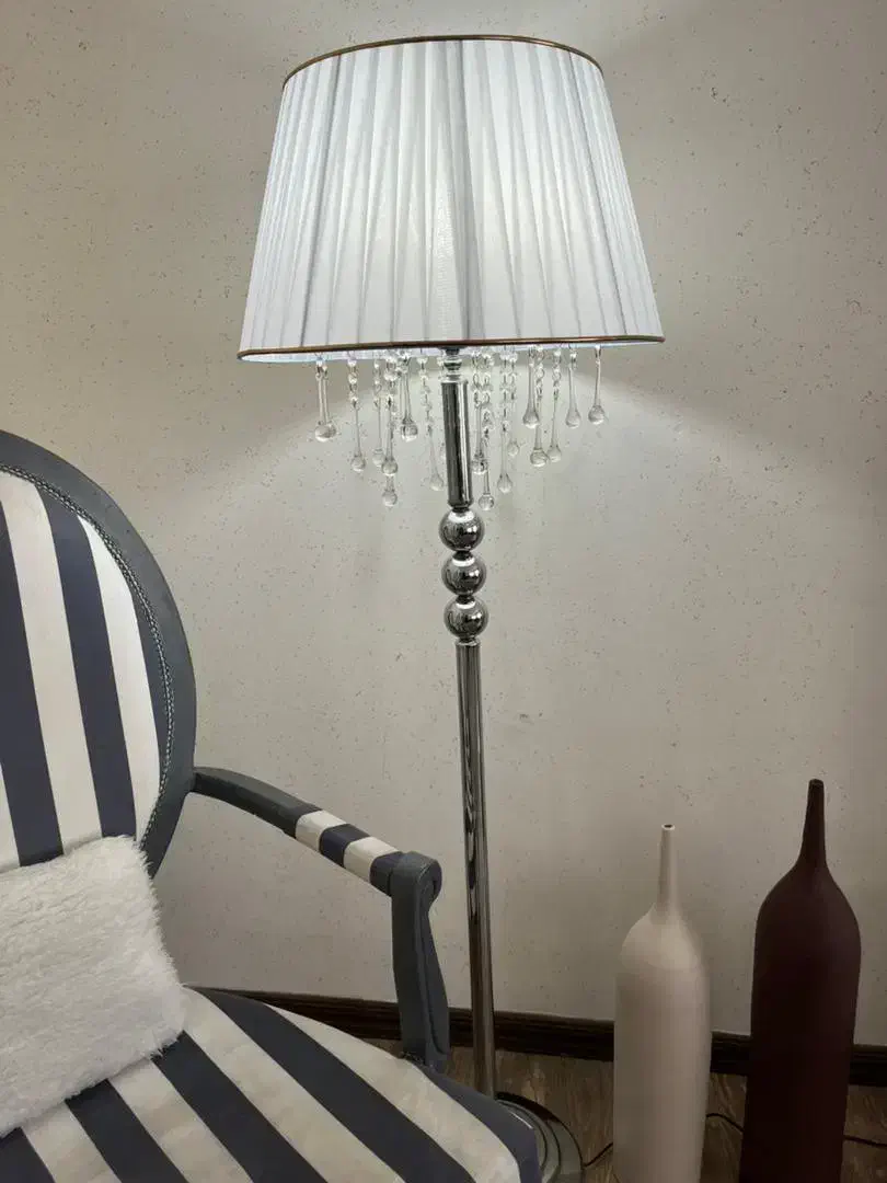 آباژور آویز دار|چراغ خواب و آباژور|پرند, فاز ۴|دیوار