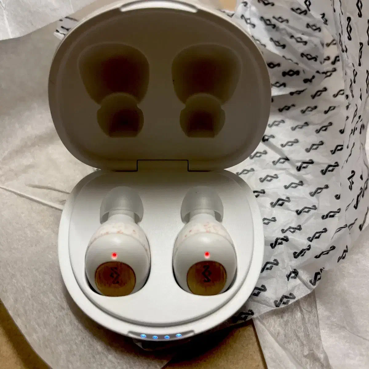 ایرپاد پرو champion هشت ساعت بدون قطعی|لوازم جانبی موبایل و تبلت|کاشان, فاز ۱ ناجی آباد|دیوار