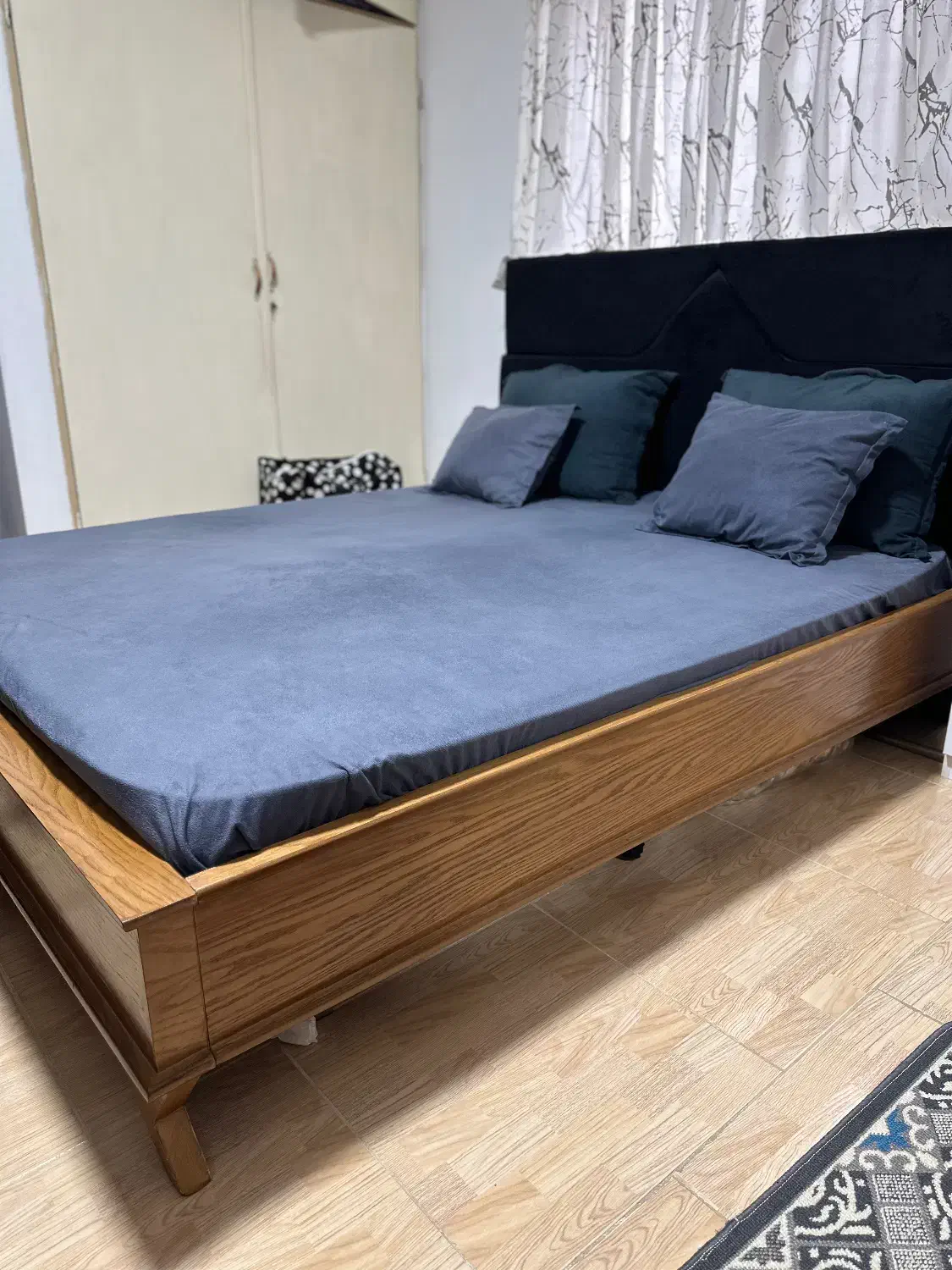 تخت و خوش‌خواب سالم دو نفره|تخت و سرویس خواب|نور, |دیوار