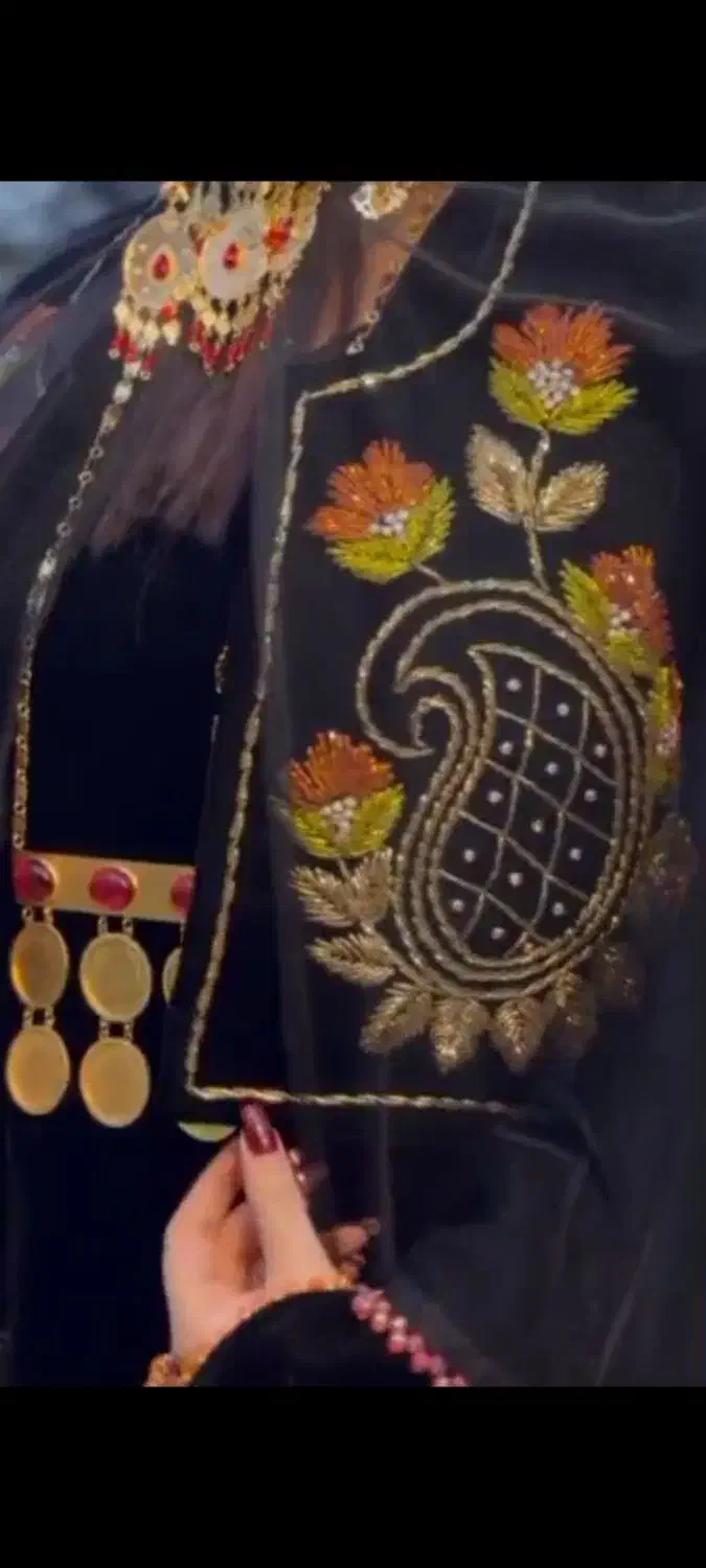 فروش لباس محلی مخمل کاردست همراه جلیقه|لباس|یاسوج, |دیوار