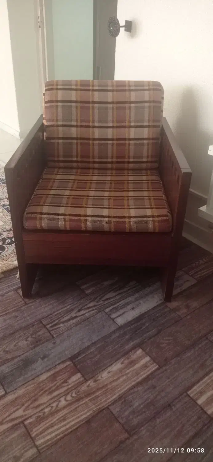 مبل راحتی چوبی|مبلمان خانگی و میز عسلی|شاهینشهر, کوی مهدیه|دیوار