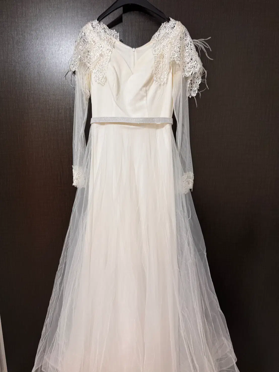 لباس عروس|لباس|فردیس, فردیس|دیوار