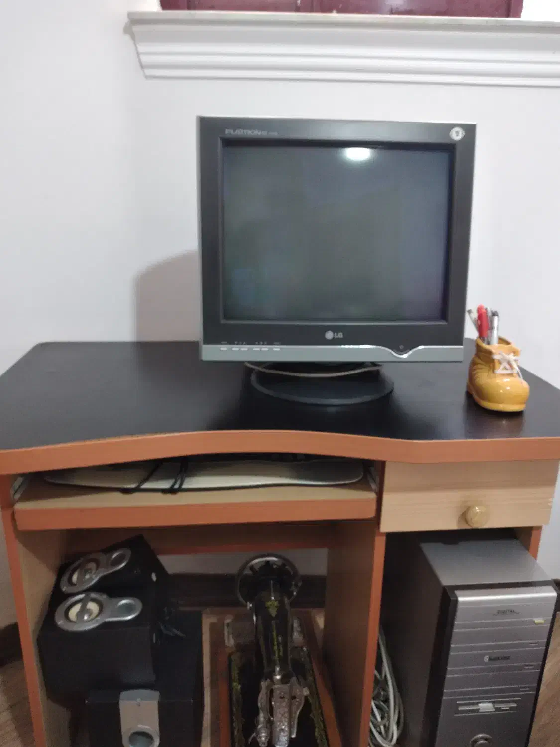 میز کامپیوتر ( میز تحریر )با صندلی ۳۷۰۰۰۰۰ تومان|میز تحریر و کامپیوتر|لنگرود, |دیوار