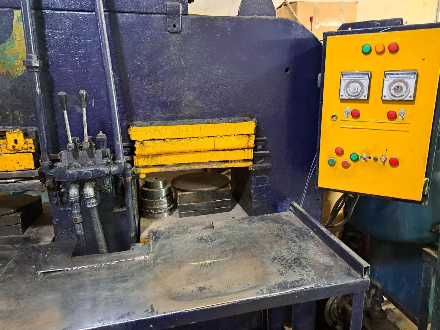 دستگاه پرس لاستیک و غلطک یا نورد لاستیک|ماشینآلات صنعتی|تهران, یافت آباد جنوبی|دیوار