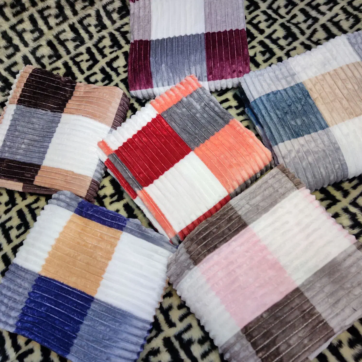 پتو مسافرتی کرکره ای وارداتی گرم بالا|رختخواب، بالش، پتو|اصفهان, سرچشمه|دیوار