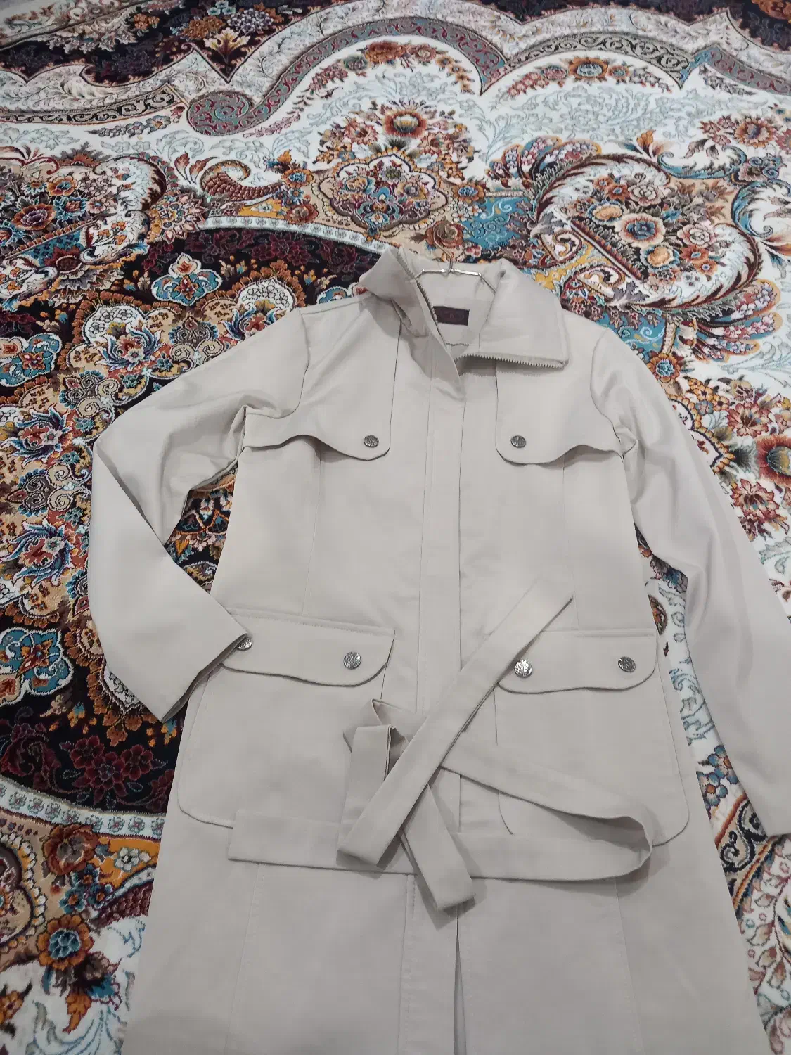 مانتو پالتو|لباس|ایوان, |دیوار