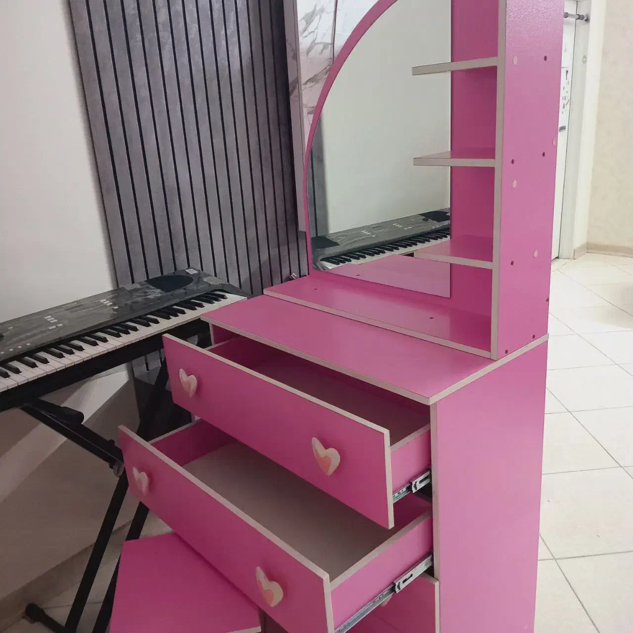 دراور 4 کشو دستگیره قلبی+میز آرایش|جاکفشی، کمد، دراور|تهران, گلستان (شهرک راه آهن)|دیوار