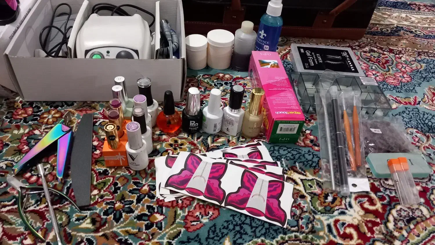 ست کامل ناخن کاری در حد نو همراه با ساک|آرایشگاه و سالنهای زیبایی|خرمآباد, |دیوار