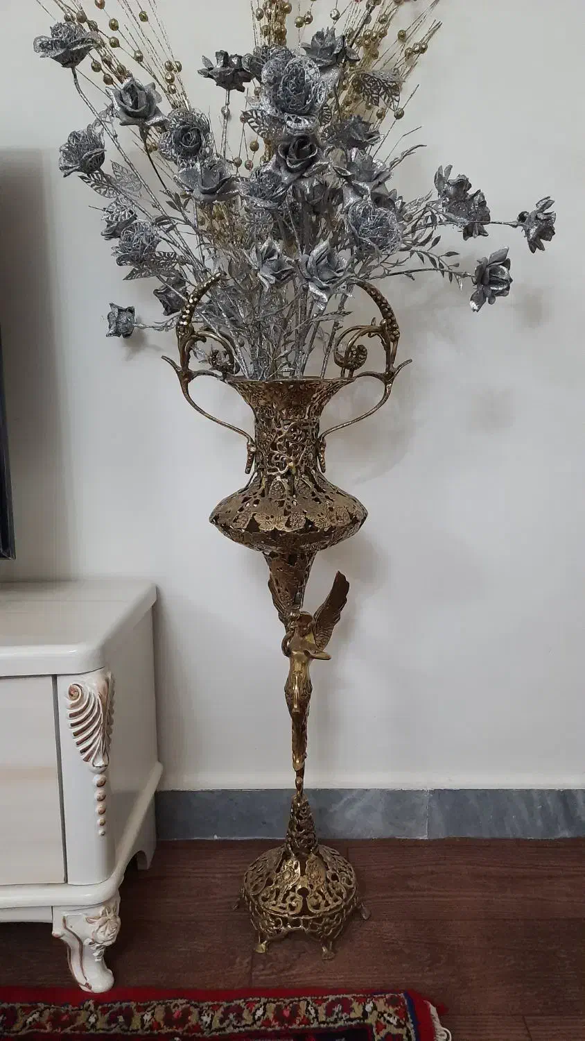 گلدان برنزی با گل|صنایع دستی و سایر لوازم تزئینی|میانه, |دیوار