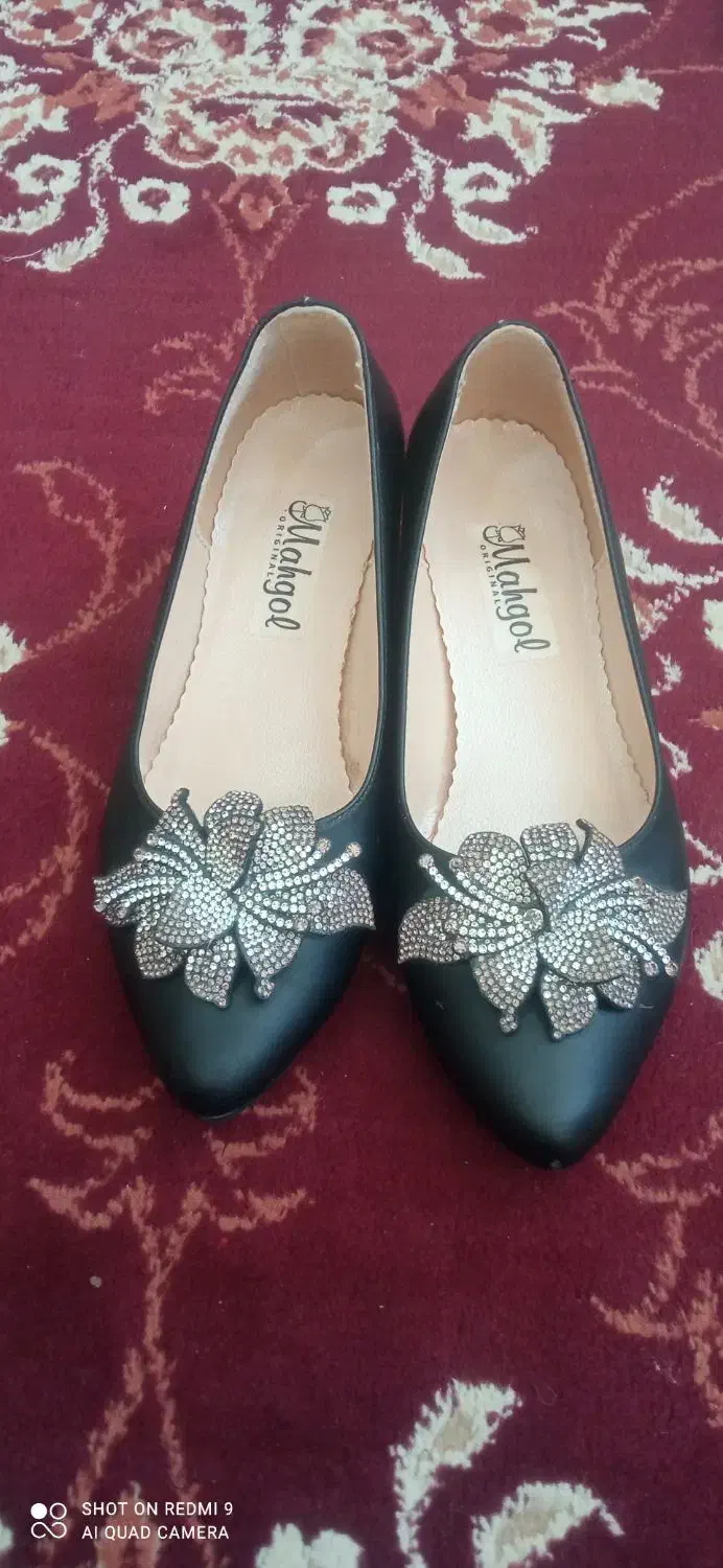 کفش|کیف، کفش، کمربند|سراوان, |دیوار