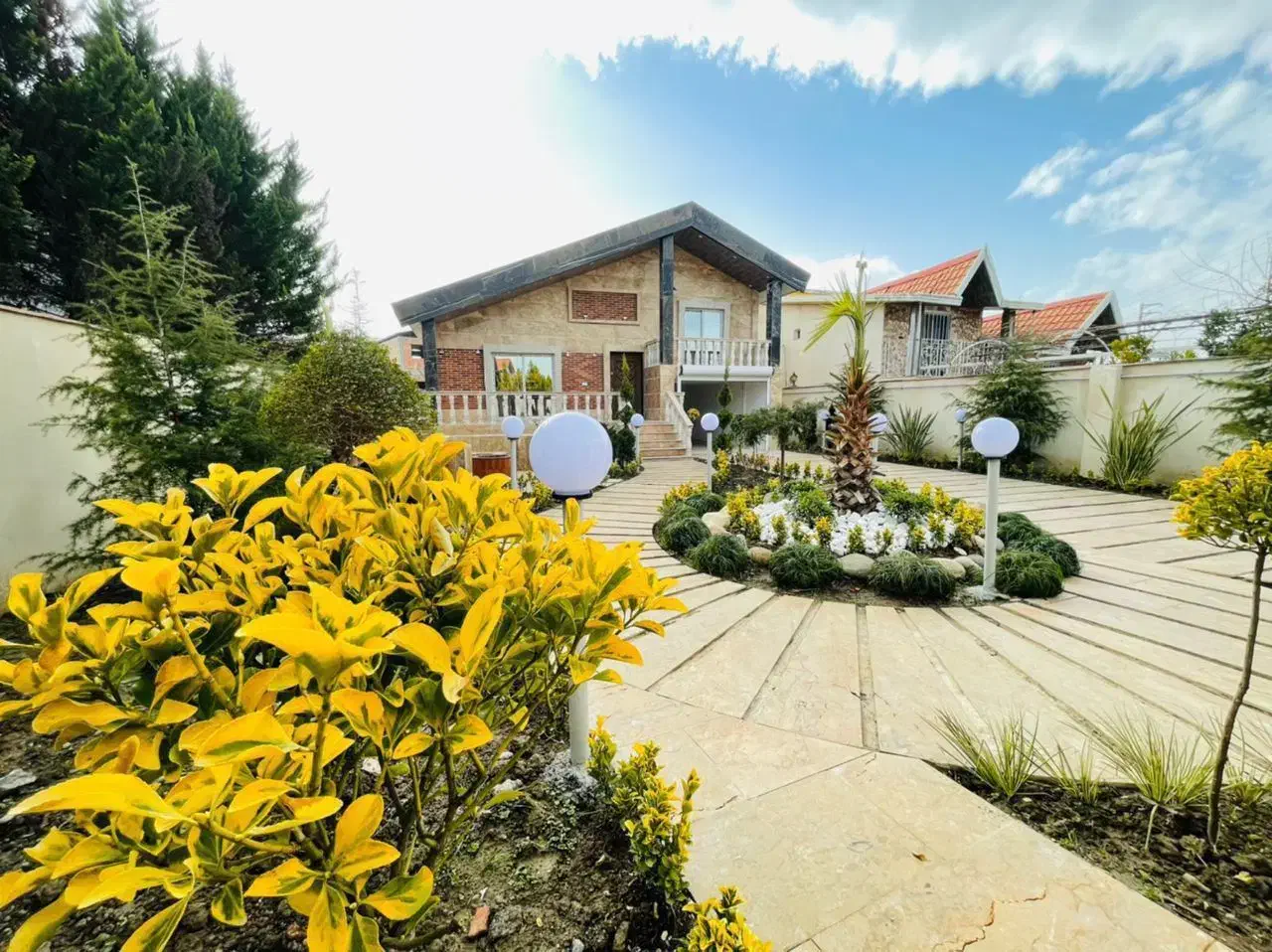 ویلا باغ ۳۰۰ متری مالک پول نیاز ( سند تک برگ)|فروش خانه و ویلا|چمستان, |دیوار