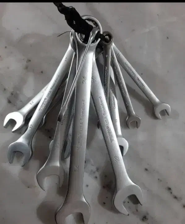 اچار مخایو|ابزارآلات|کرباسک, |دیوار