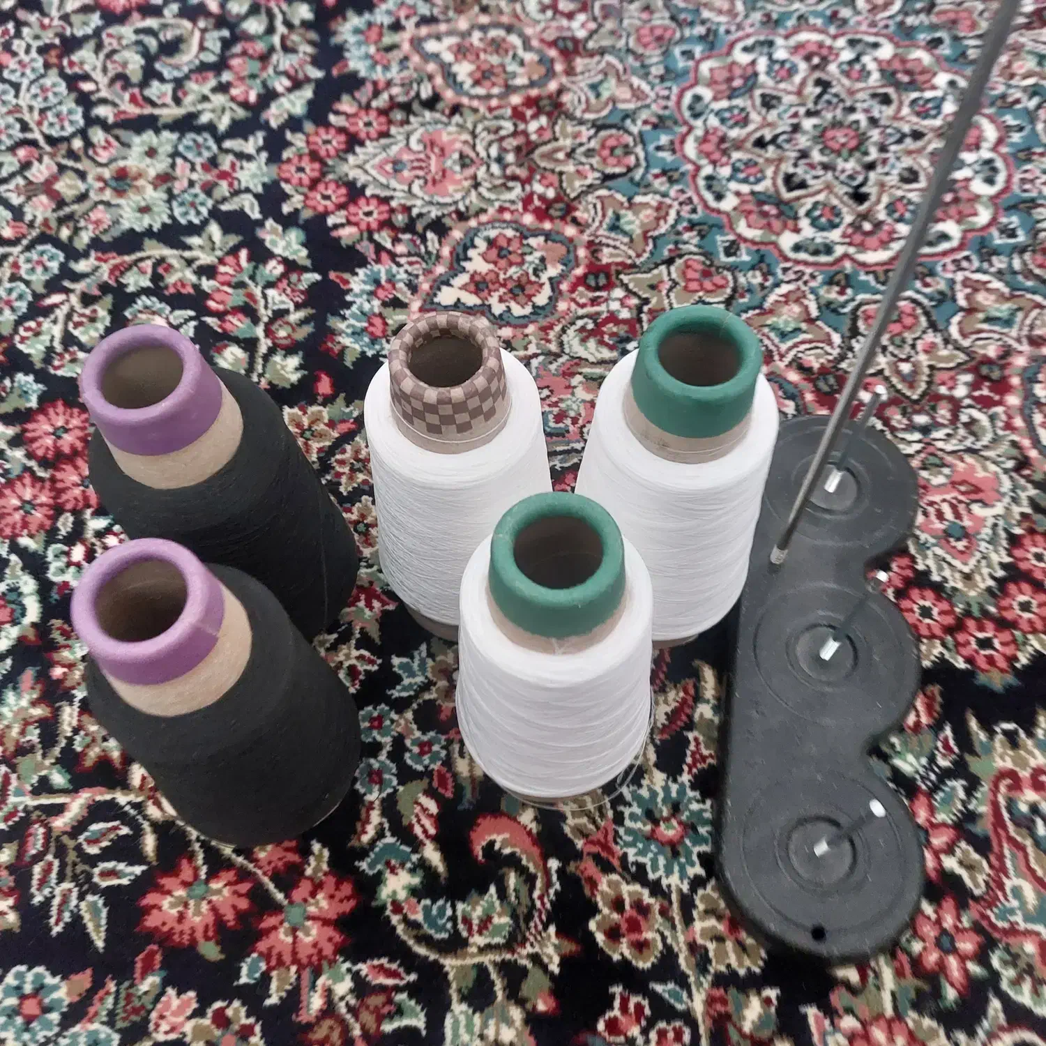 نگهدارنده نخ چرخ خیاطی|لوازم خیاطی و بافتنی|بروجرد, |دیوار