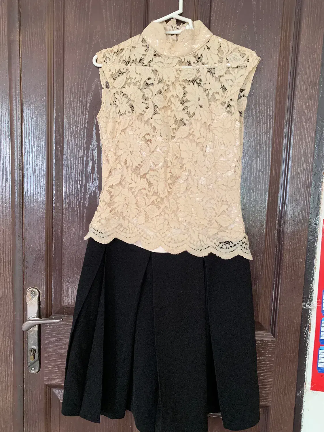 لباس شب|لباس|مشهد, ابوذر|دیوار