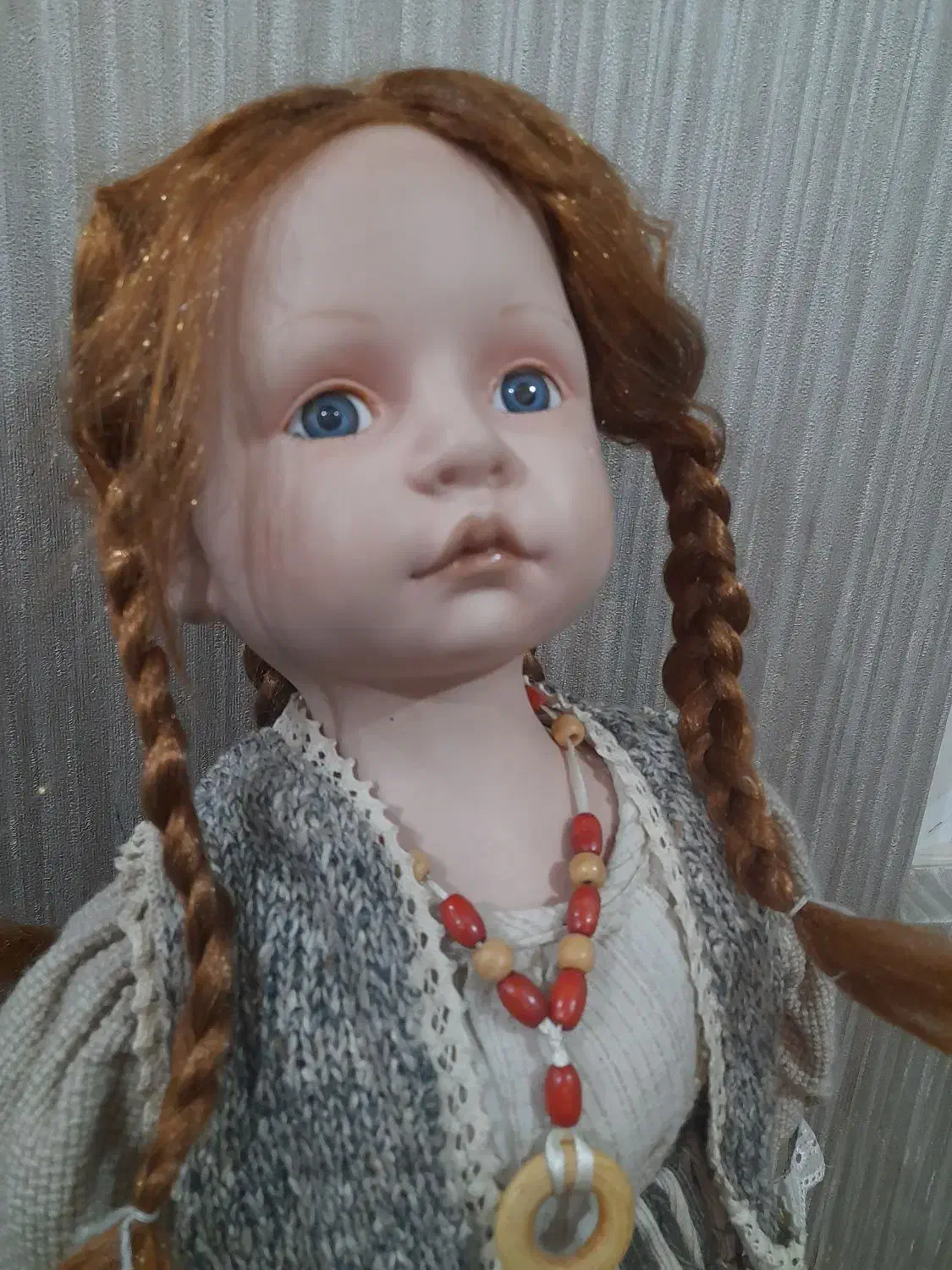 عروسک سرامیکی|کلکسیون اشیاء عتیقه|شاهین‌شهر, شهرک هشت بهشت|دیوار