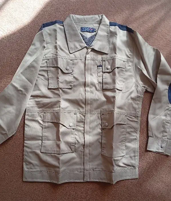 لباس کار|لباس|زرندیه, |دیوار