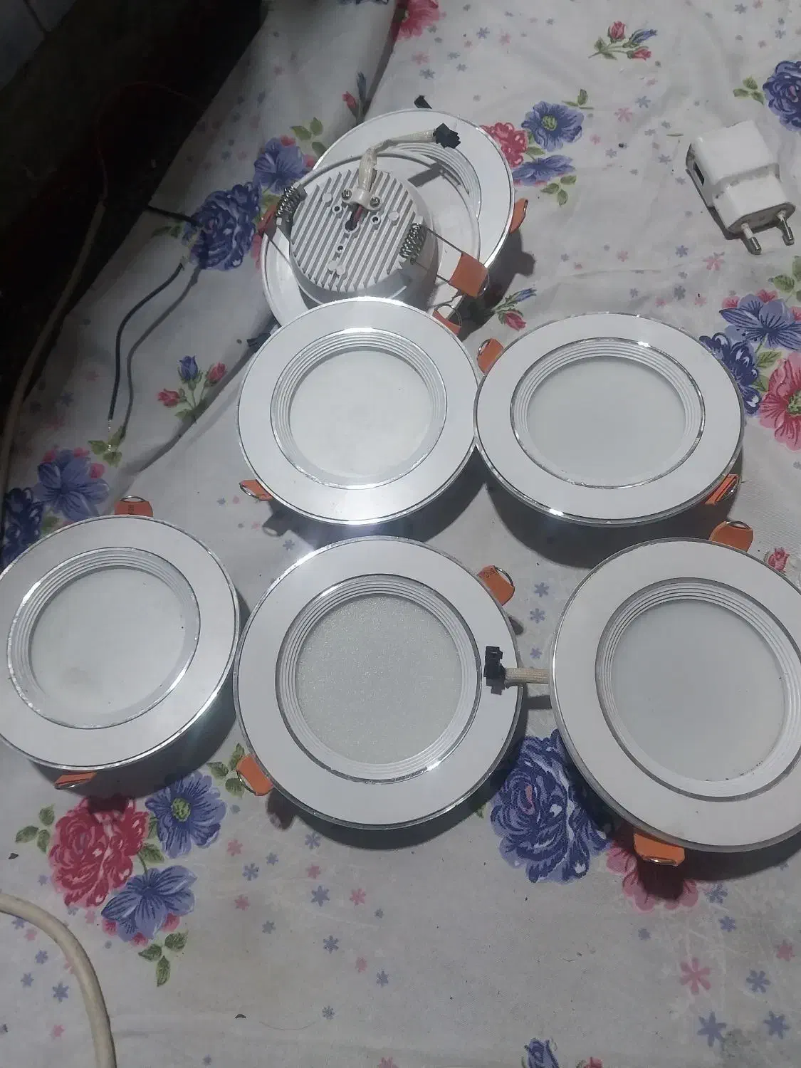 لامپ|لامپ و چراغ|قدس, شهر‌قدس|دیوار