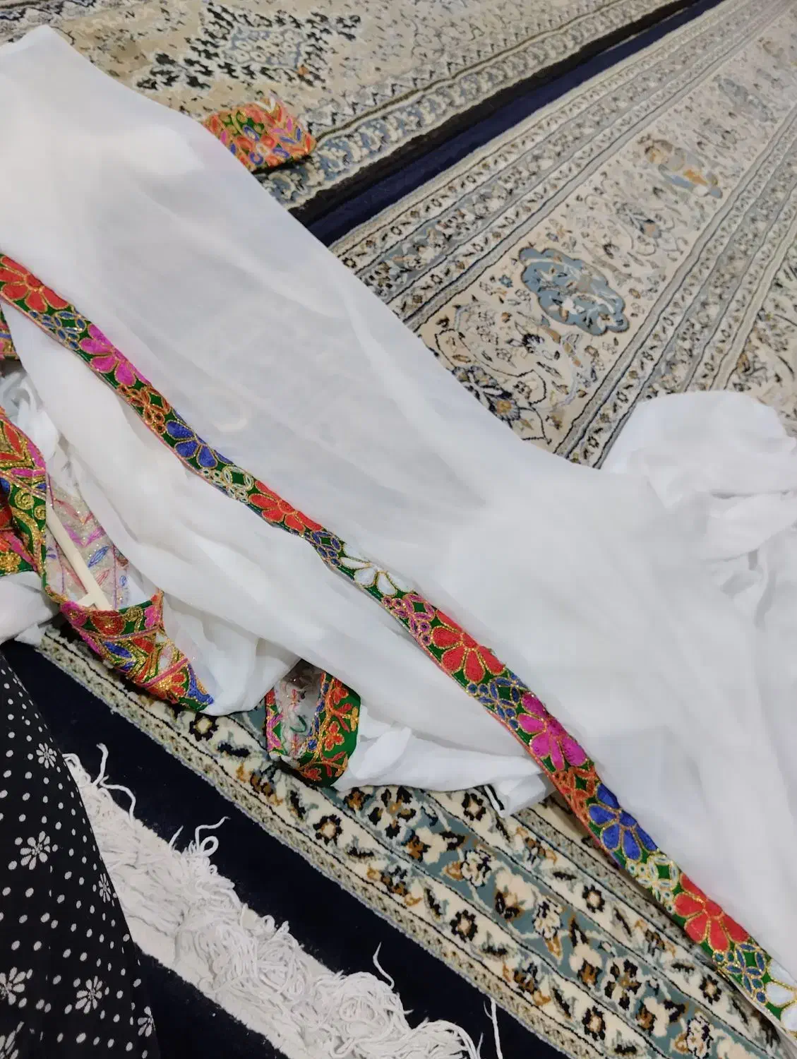 لباس گنگ افغانی|لباس|نیمروز, |دیوار