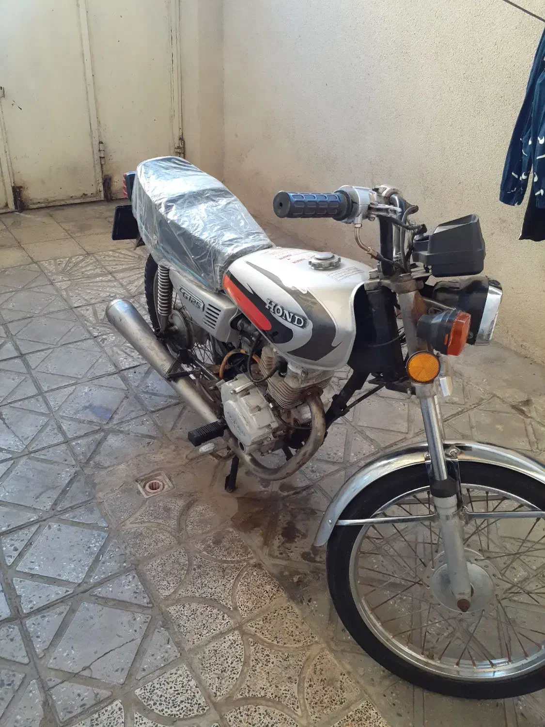 موتور مزایده مدل۸۳ سالم|موتورسیکلت|دورود, |دیوار