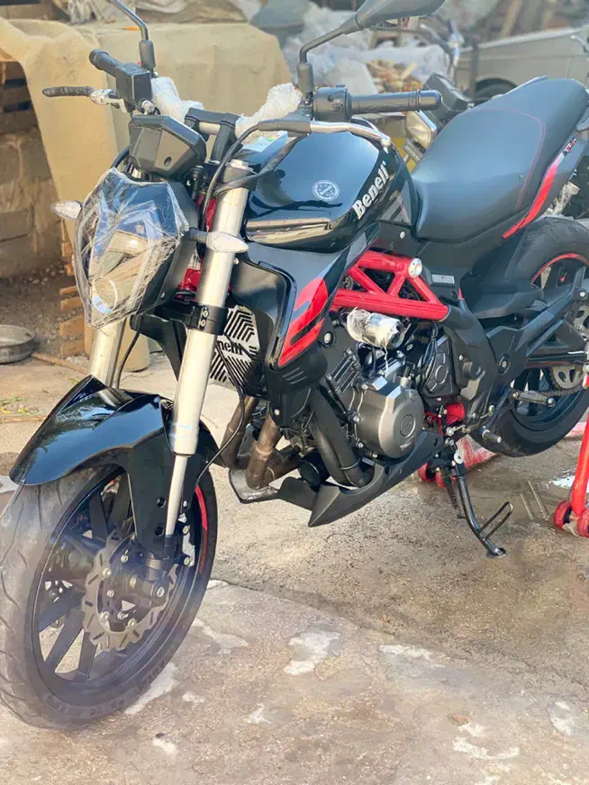 بنلی جفت سیلندر ۳۰۰ صفر|موتورسیکلت|بوشهر, |دیوار