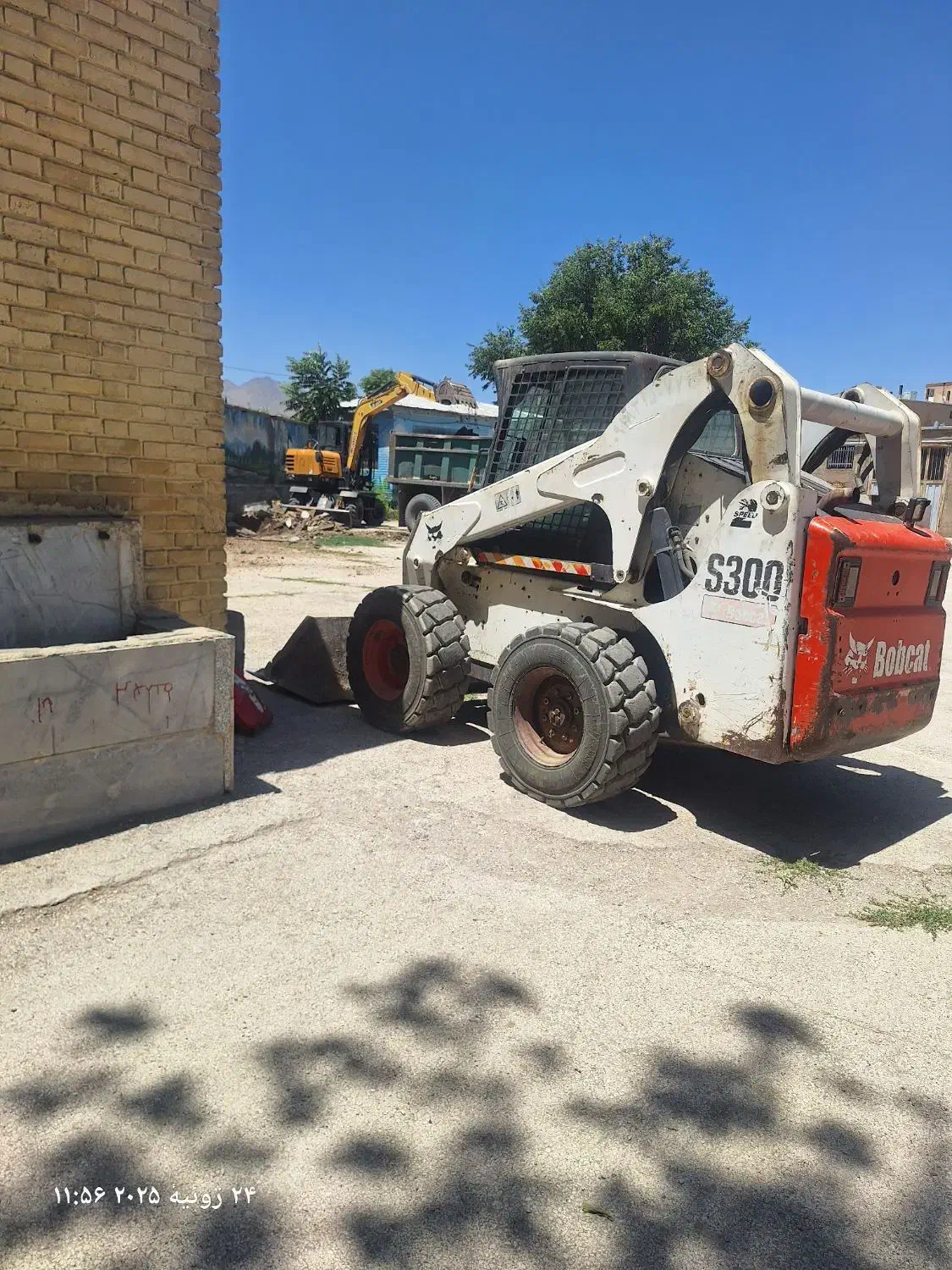 بابکت لیفتراک مینی بیل تخریب تخلیه بارخاکبرداری|خدمات حمل و نقل|همدان, |دیوار