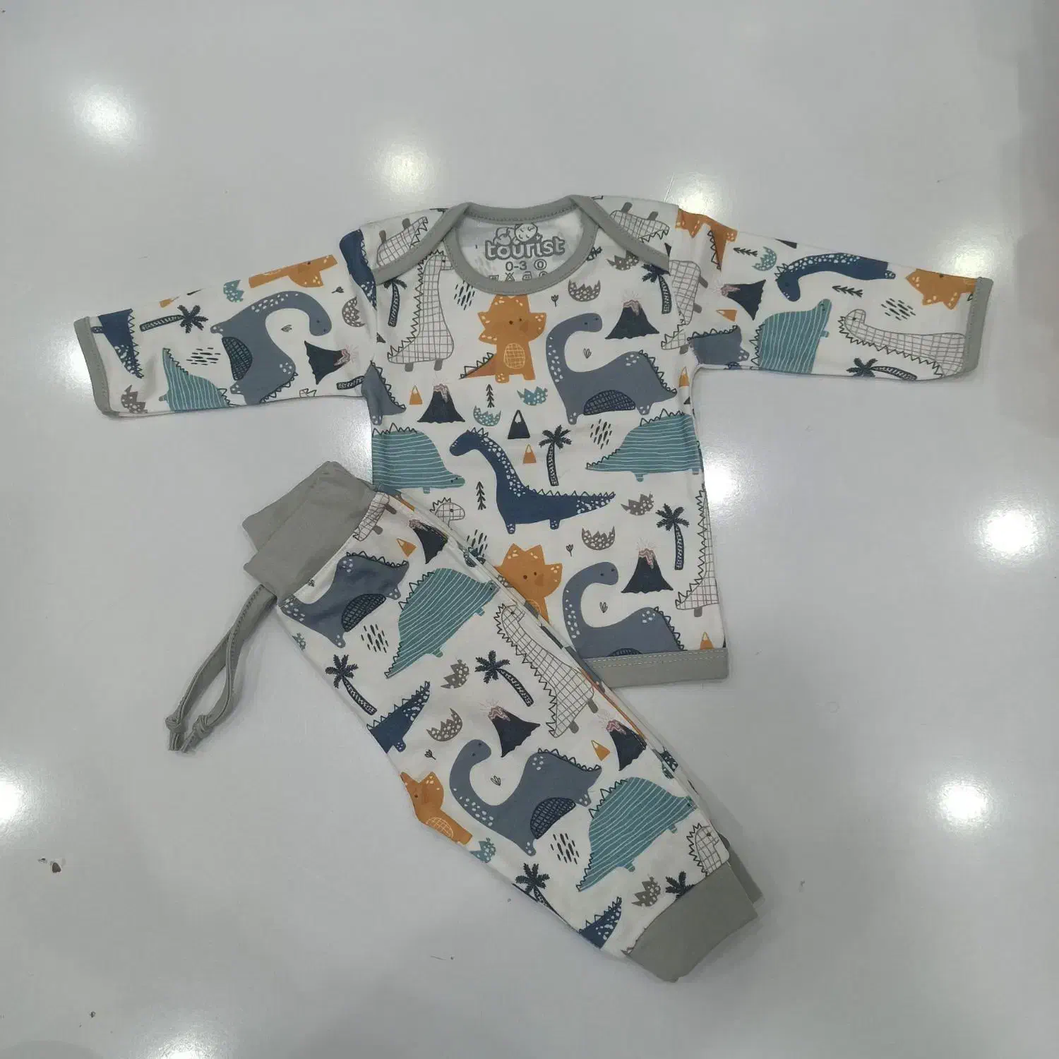 لباس تیکه‌ی تریکو نوزاد در رنگ ها و طرح های متنوع|کفش و لباس بچه|اصفهان, شیخ اشراق|دیوار