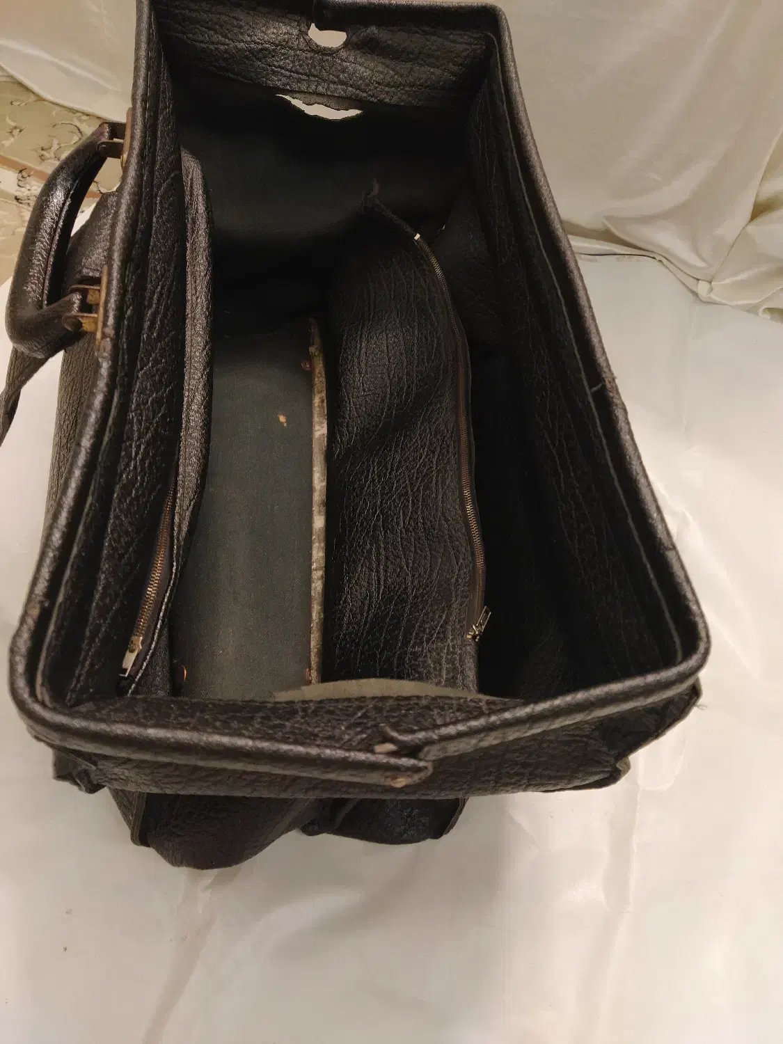 کیف چرم|کیف، کفش، کمربند|طرقبه, |دیوار