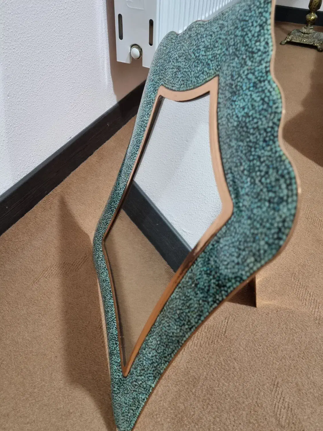 آینه فیروزه کوبی|آینه|شاهین‌شهر, عطار|دیوار