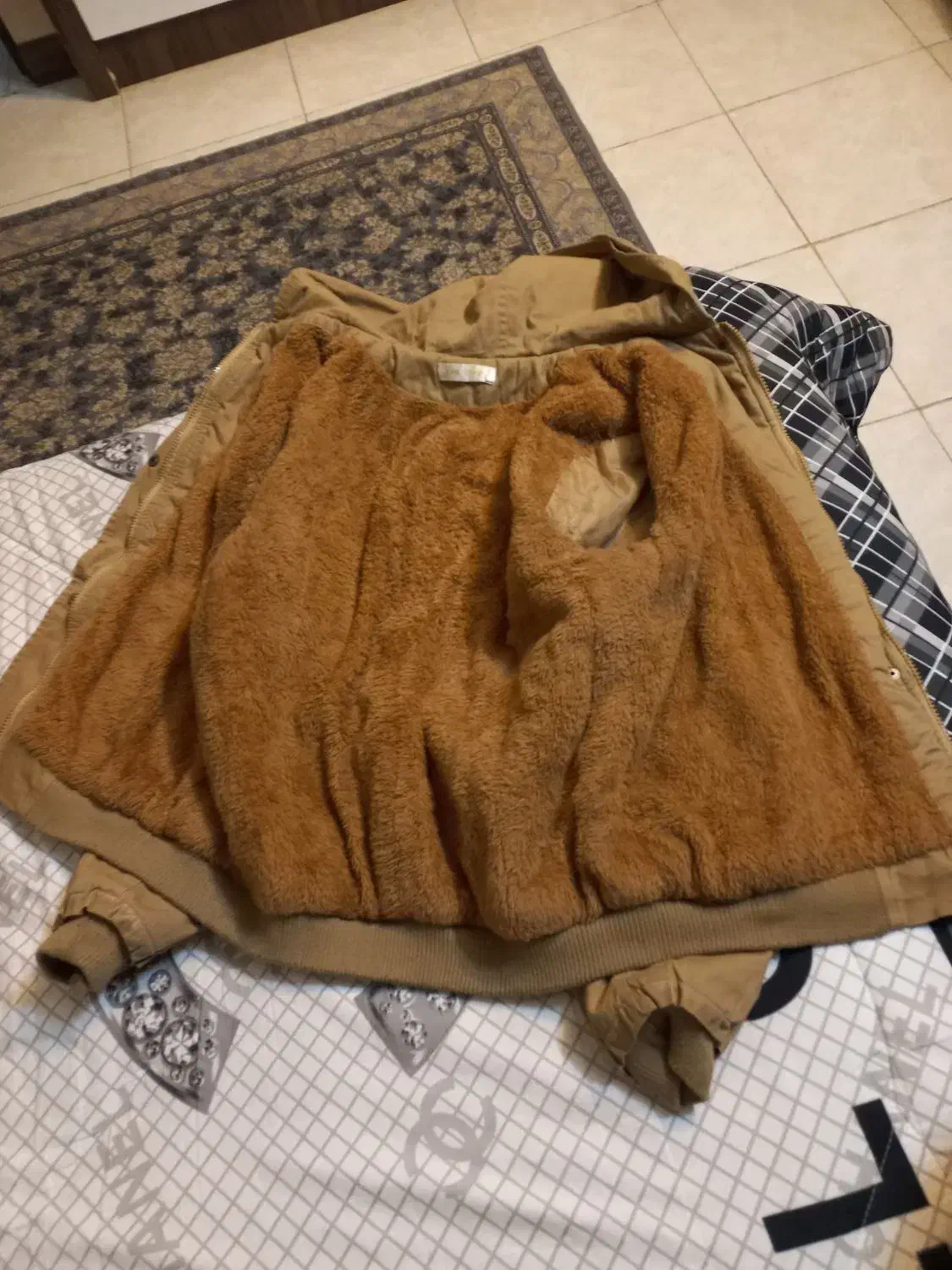 فروش کاپشن گرم و مانتو پاییزی|لباس|اصفهان, رزمندگان|دیوار