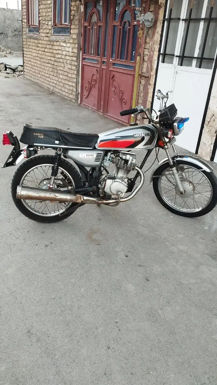 موتور مزایده نقره ای بسیار سالم تمیر|موتورسیکلت|نورآباد, |دیوار