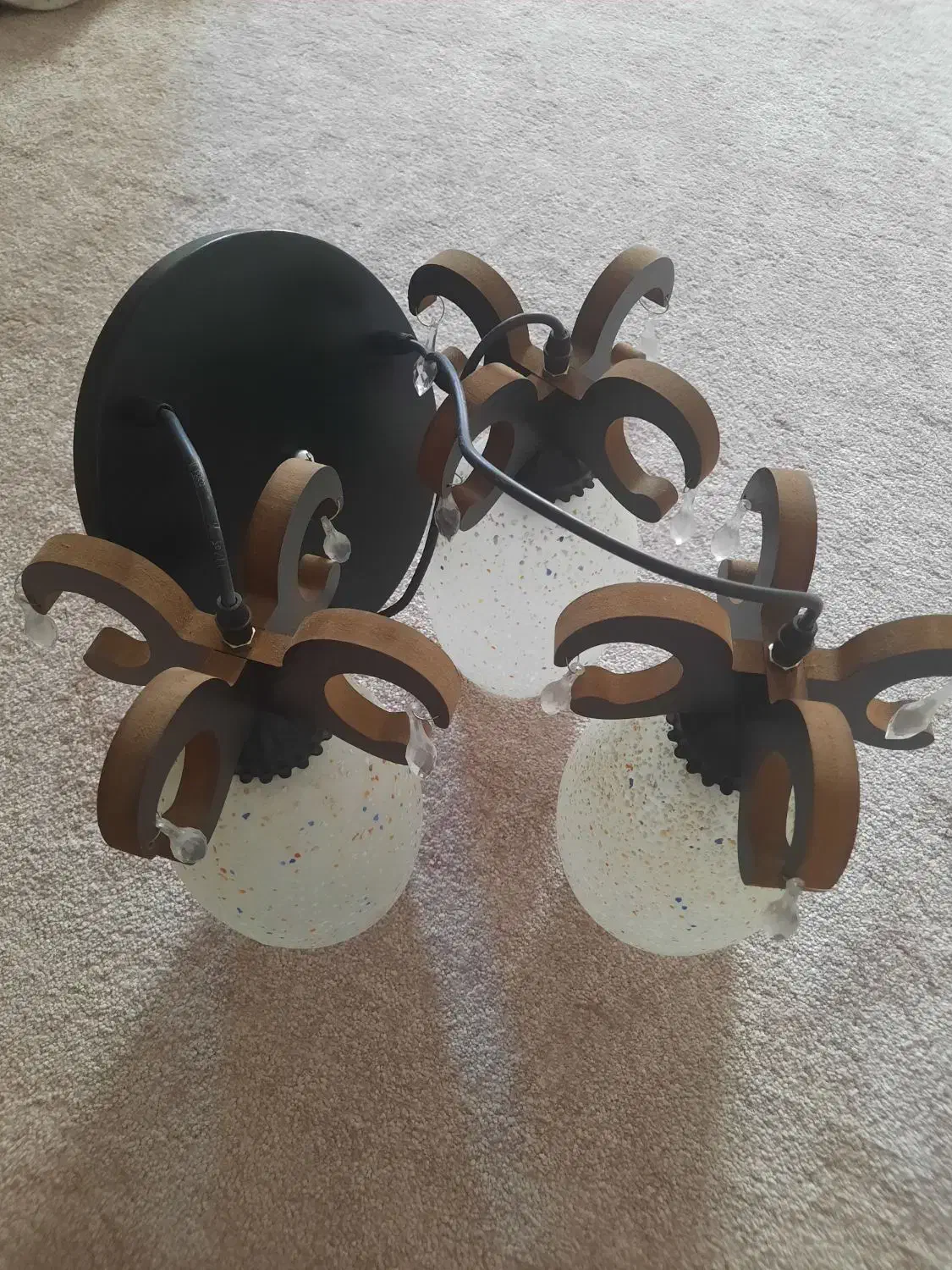 لوستر سه تایی|لوستر و چراغ آویز|قدس, شهر‌قدس|دیوار