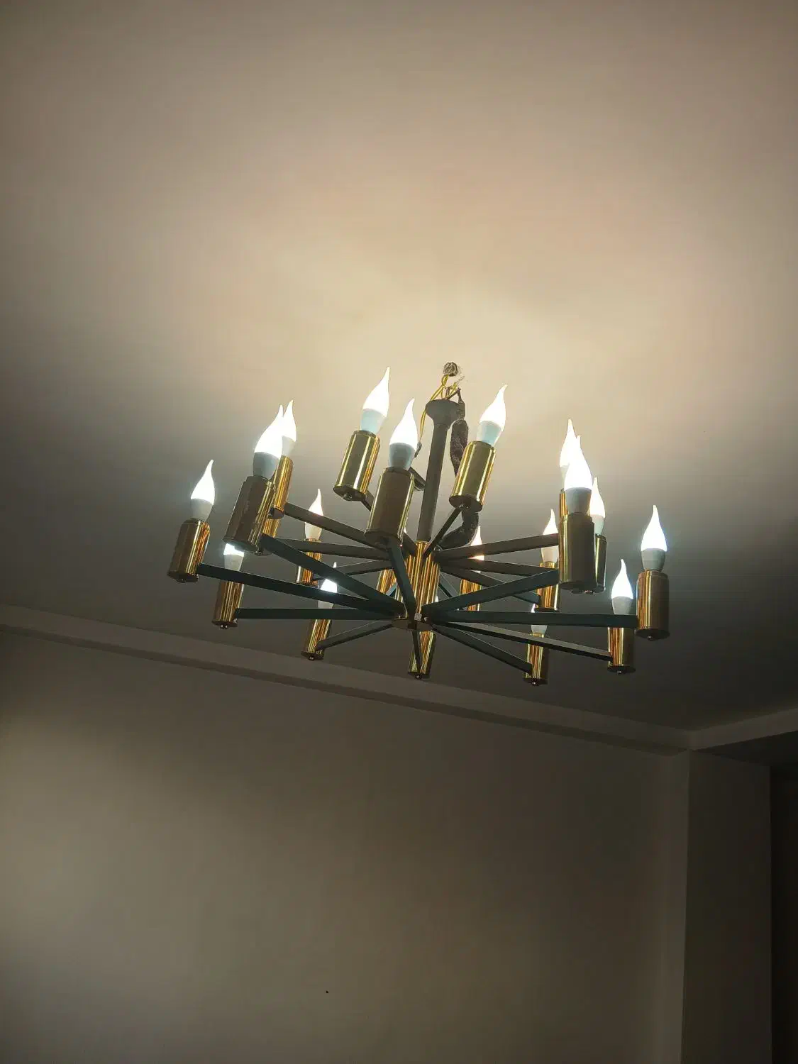 لوستر|لوستر و چراغ آویز|میانه, |دیوار