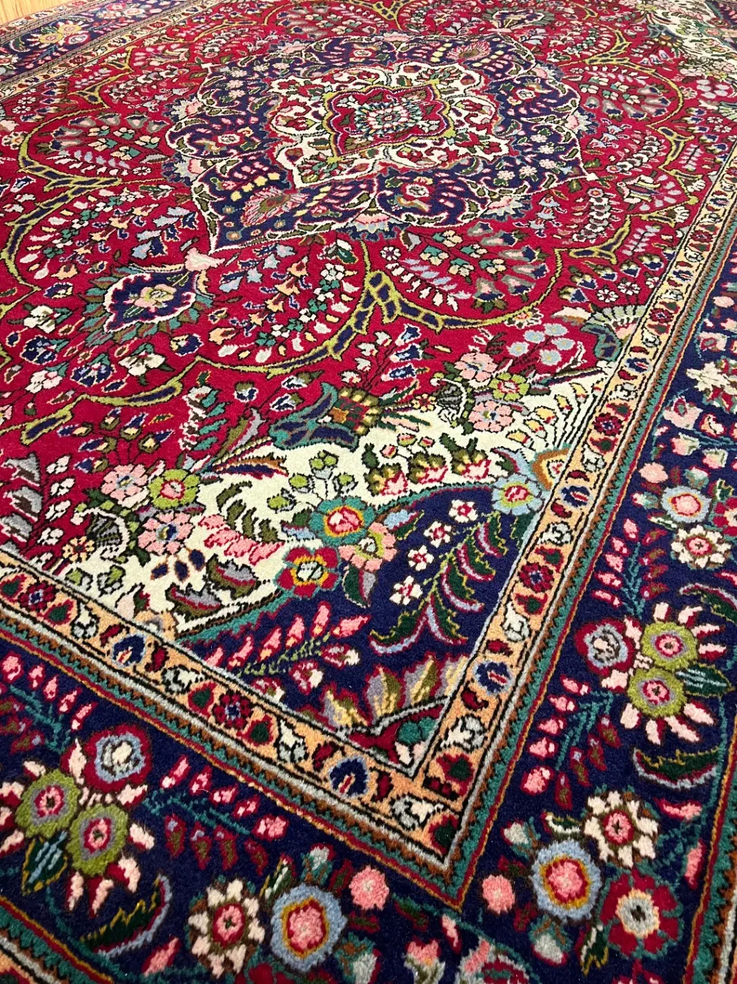 فرش دستباف لاکی|فرش|شیراز, ارم|دیوار