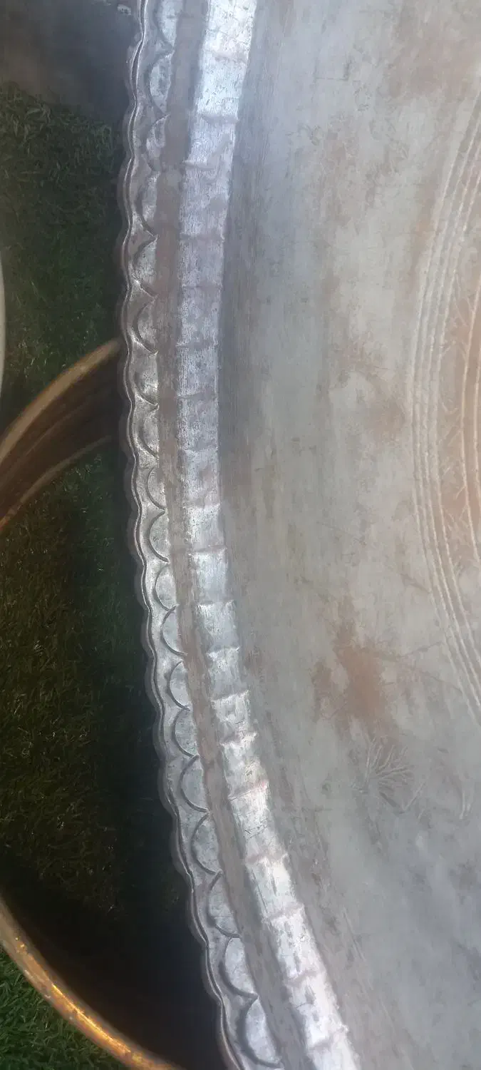 مجمعه مسی قدیمی|کلکسیون اشیاء عتیقه|قم, سرحوض|دیوار