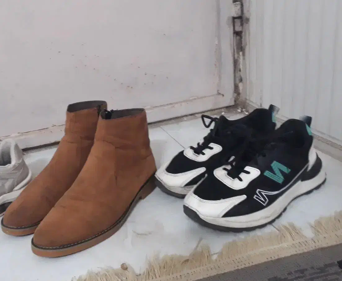 کفش بوت و کتونی در حد ۲ جفت سایز ۴۳ و ۴۴|کیف، کفش، کمربند|مشهد, کوی المهدی|دیوار