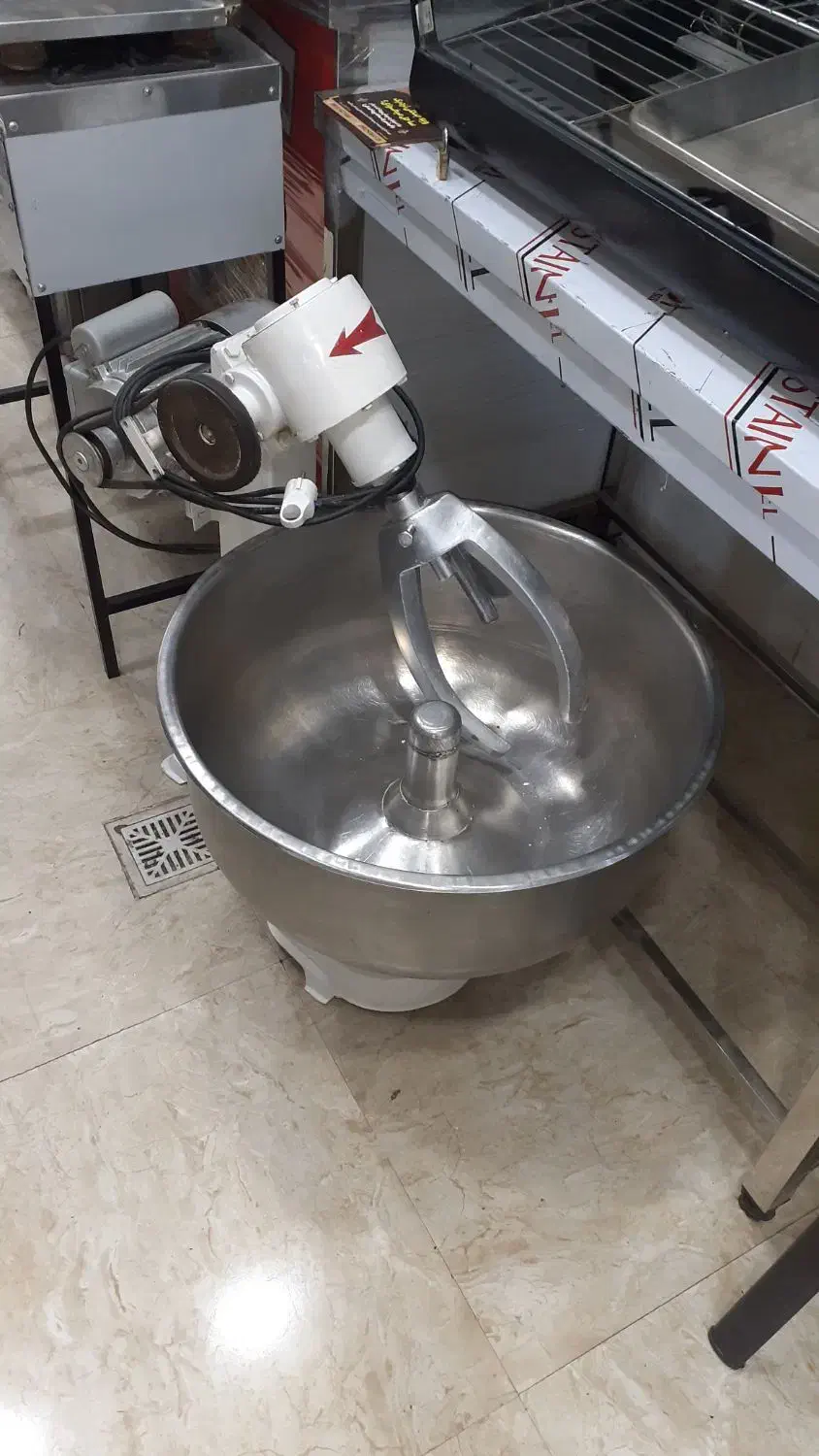 خمیر گیر|فروشگاه و مغازه|رشت, منظریه|دیوار