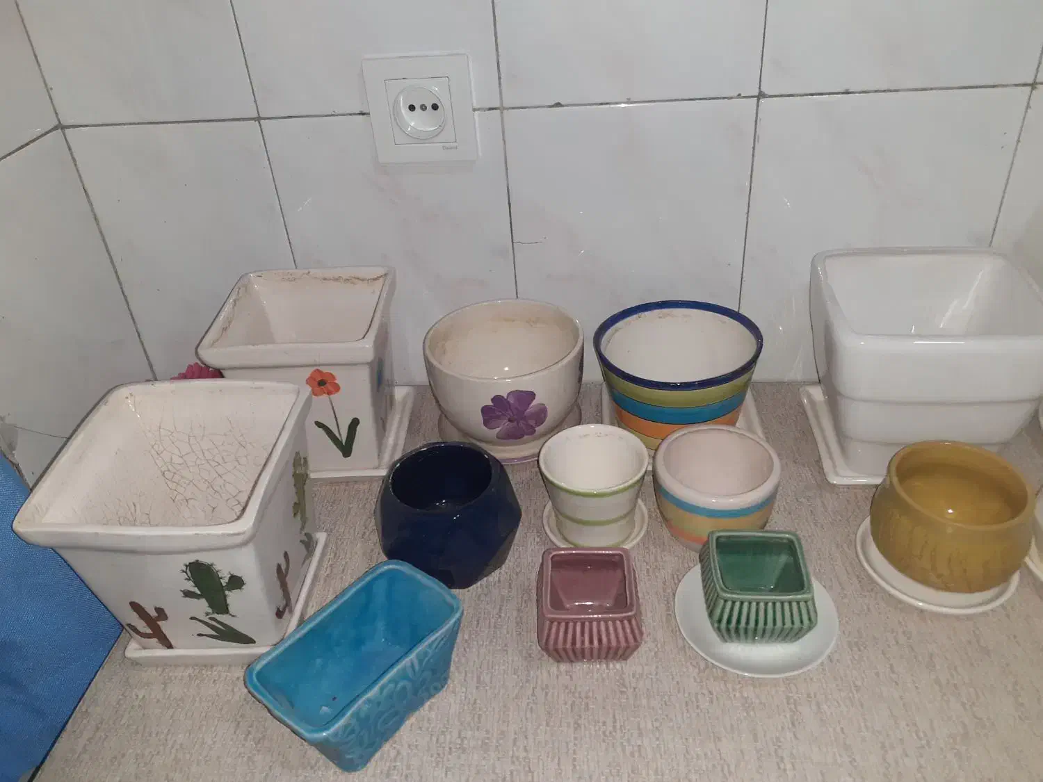 تعدادی گلدان همراه با زیرگلدانی|صنایع دستی و سایر لوازم تزئینی|تهران, سلسبیل شمالی|دیوار