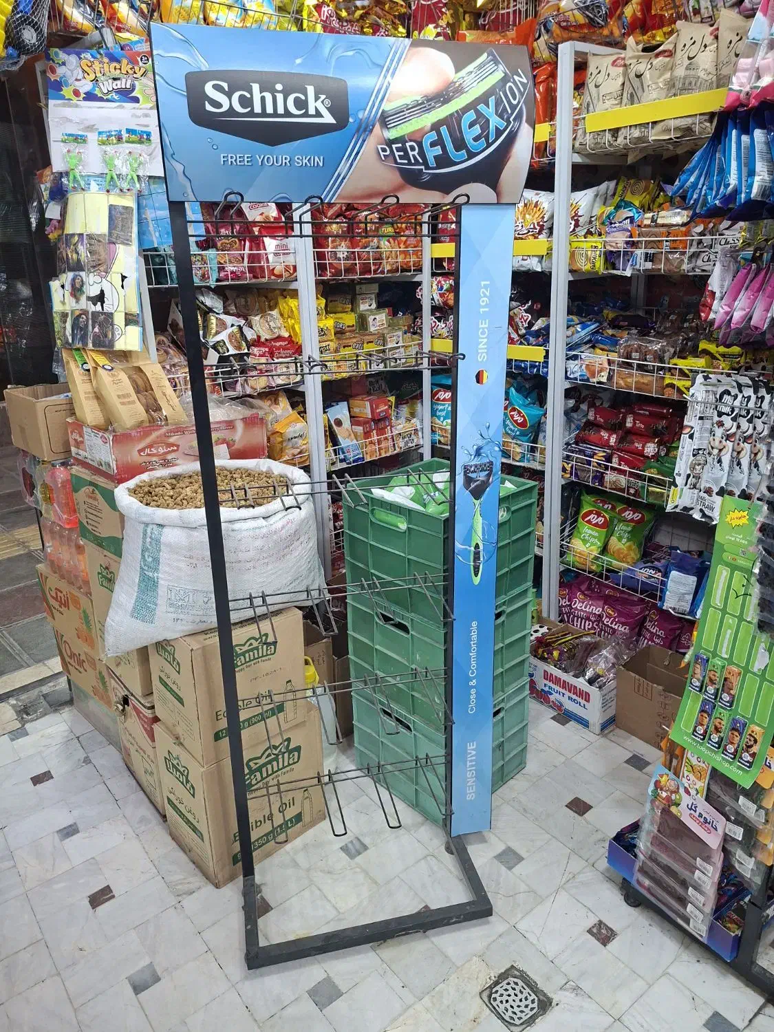 استند|فروشگاه و مغازه|قم, دروازه چوبی|دیوار