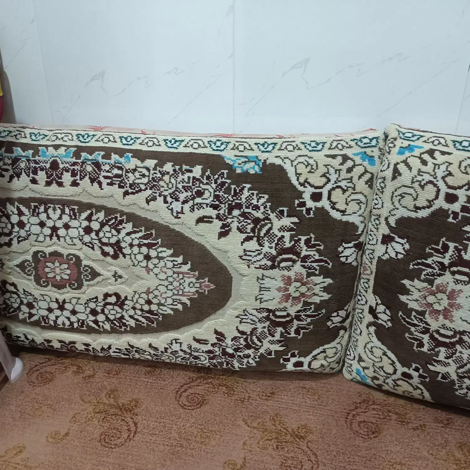 یک جفت پشتی تمیز تازه خودم دادم پر کردن|پشتی|مشهد, بهمن|دیوار