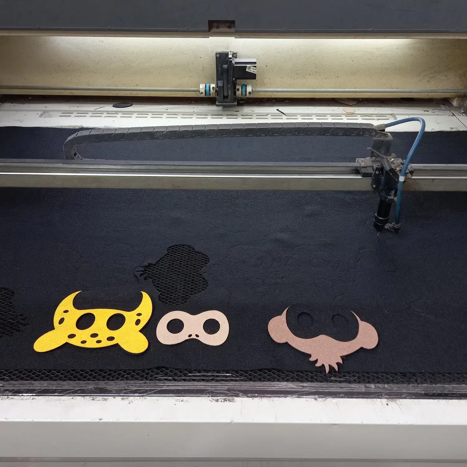 استخدام برشکار لیزر|استخدام صنعتی، فنی، مهندسی|تهران, تهران‌نو|دیوار