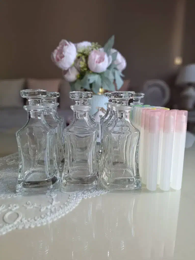 شیشه عطر ار سی|آرایشی، بهداشتی، درمانی|مشهد, کوه سنگی|دیوار