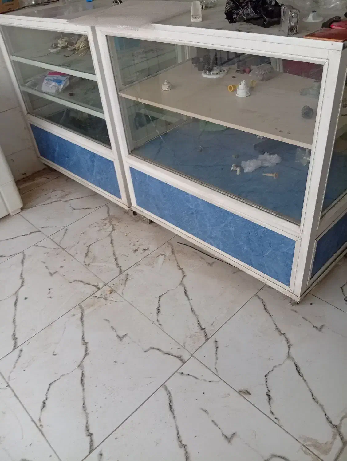 طبقه ویترین|حراج|شیراز, کوشک بیدک|دیوار