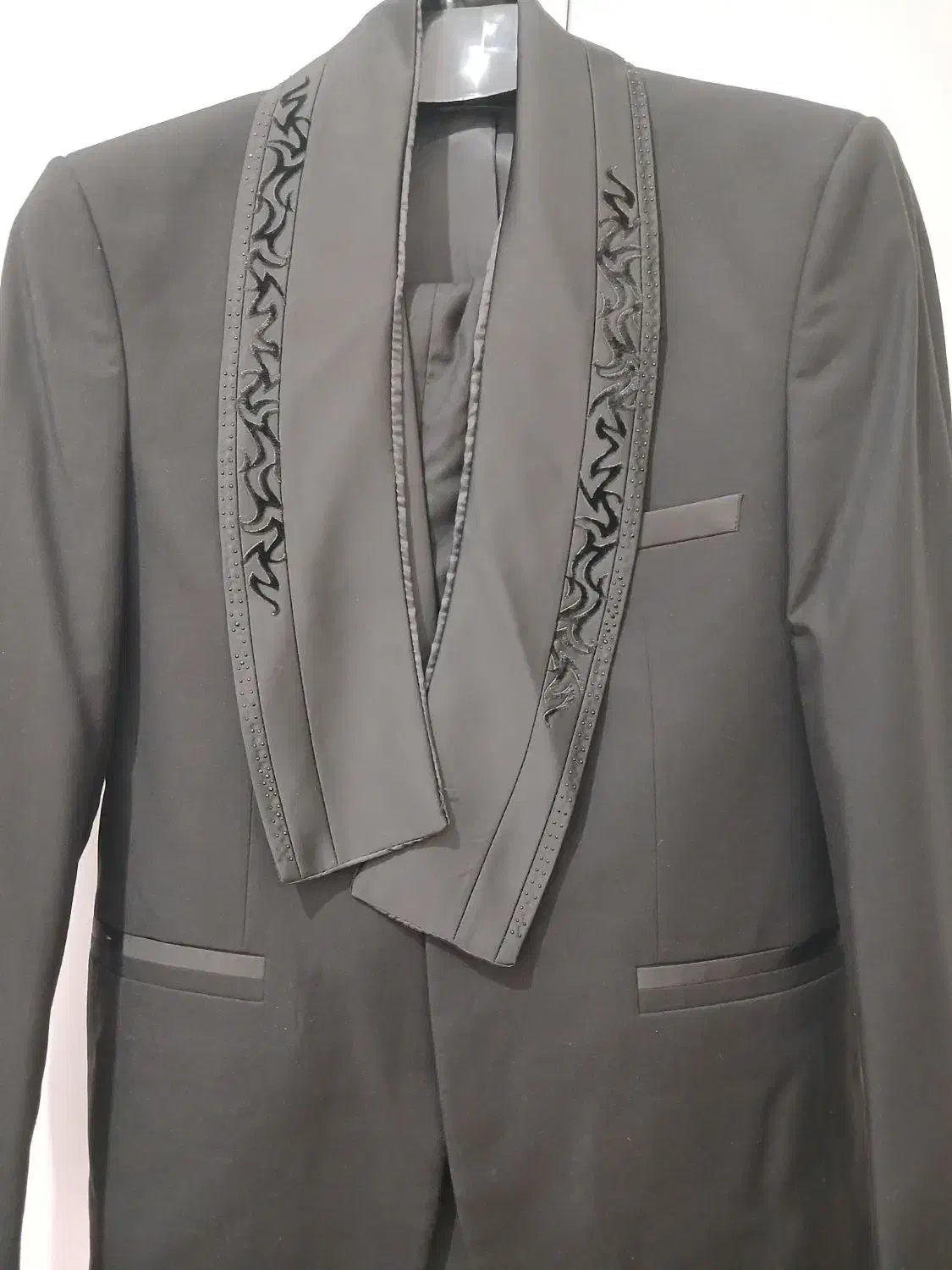 کت شلوار|لباس|مرودشت, ابوذر شمالی‎|دیوار