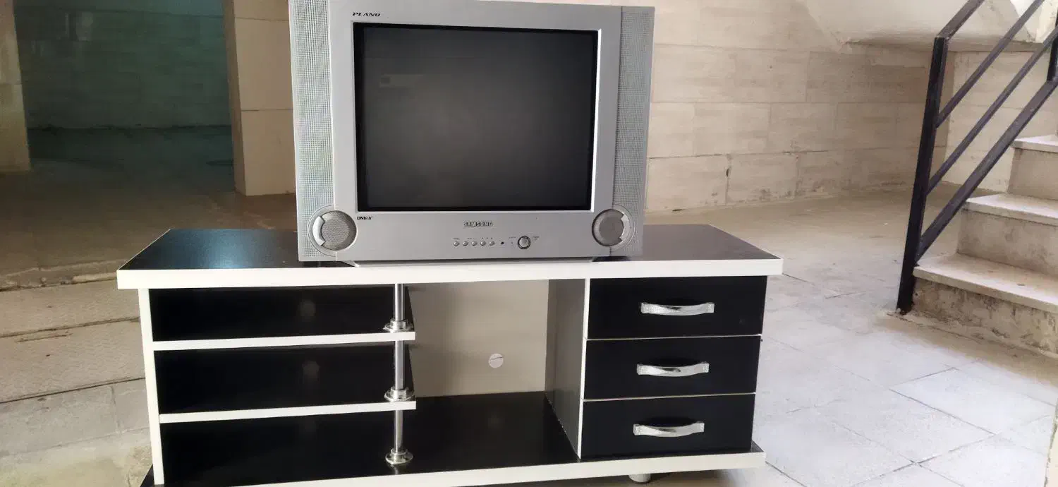 تلویزیون۲۹ اینچ و میز تلویزیون سالم|تلویزیون و پروژکتور|محمدیه-قزوین, |دیوار