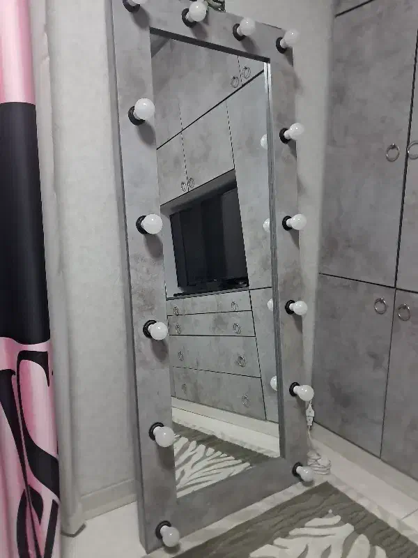 اینه چراغ دار|آینه|فردیس, فرامرزیه|دیوار