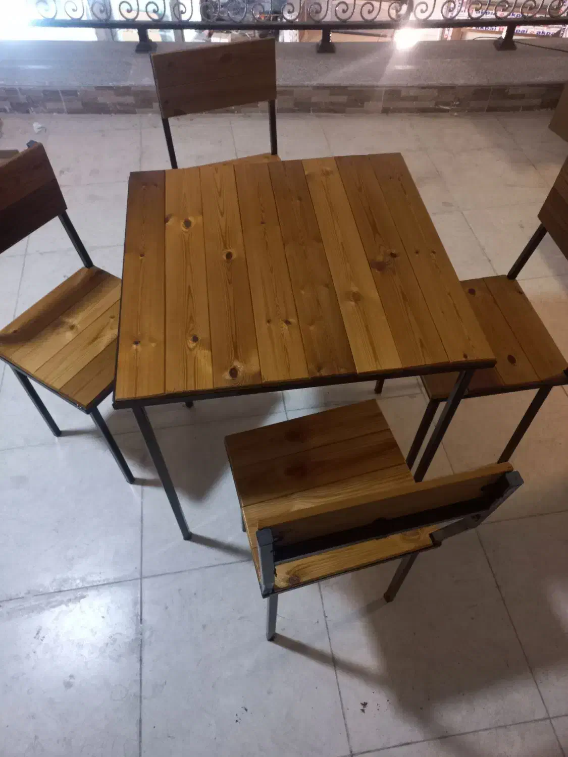 میز و صندلی|میز و صندلی غذاخوری|خسروشاه, |دیوار