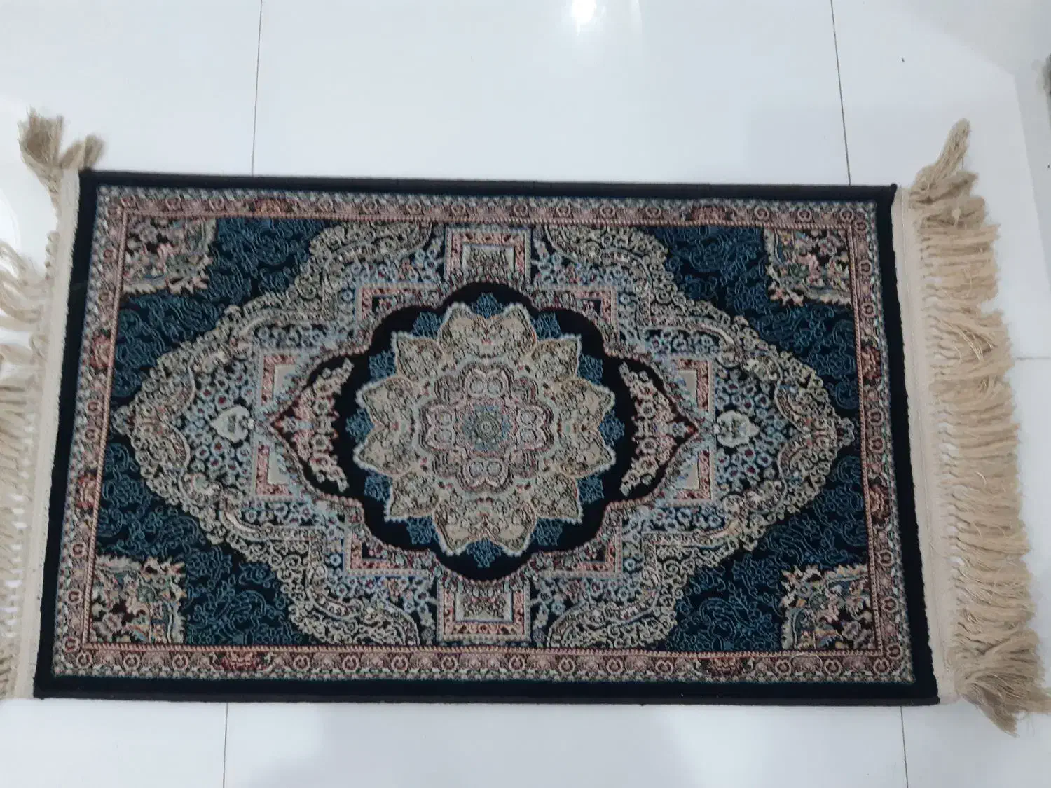 فرش نگین مهستان کاشان سالم ۱۲۰۰ شانه ۳۶۰۰ تراکم|فرش|رودهن, |دیوار