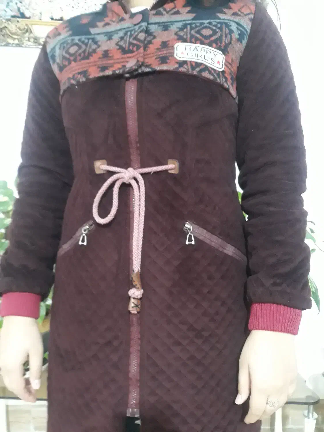 ۲تا پالتو|لباس|تربت جام, شاهد|دیوار