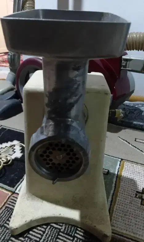 چرخ گوشت توشیبا اصلی قدیمی کاملا سالم|خردکن، آسیاب، غذاساز|رشت, کوی فکوری|دیوار